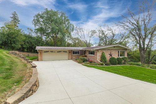 1800 Hiawatha Ct Ne, Rochester, MN, 55906-8013 | Card Image