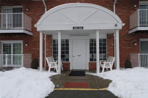 211-211 Clubhouse Dr, Washington, PA, 15301-6281 | Card Image