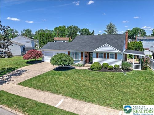 2038 Vista Dr, Bethlehem, PA, 18018-1229 | Card Image
