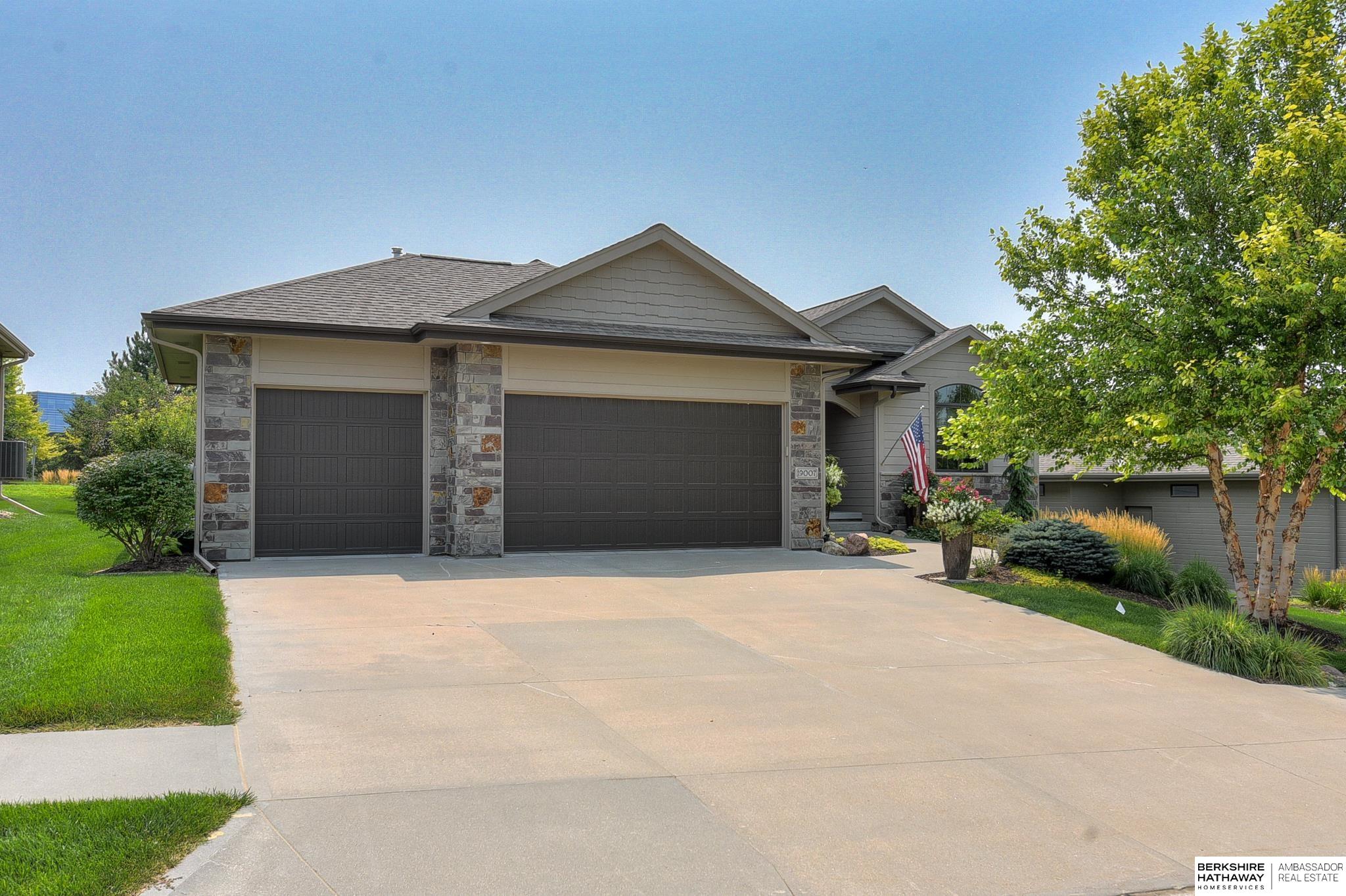 Cuming Cir, Elkhorn, NE 68022