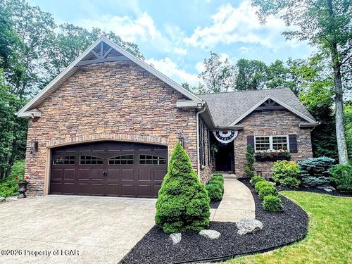 14 Winged Foot Dr, Hazle Township, PA, 18202-9118 | Card Image