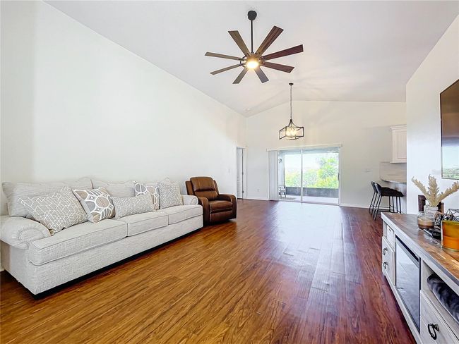 865 Scenic View Cir, House other with 3 bedrooms, 2 bathrooms and null parking in Minneola FL | Image 8
