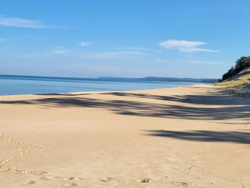 8 N Lakeshore Dr, Manistee, MI, 49660 | Card Image