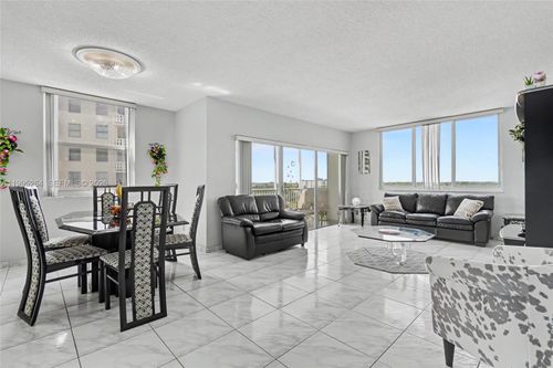 700-4200 Hillcrest Dr, Hollywood, FL, 33021-7936 | Card Image