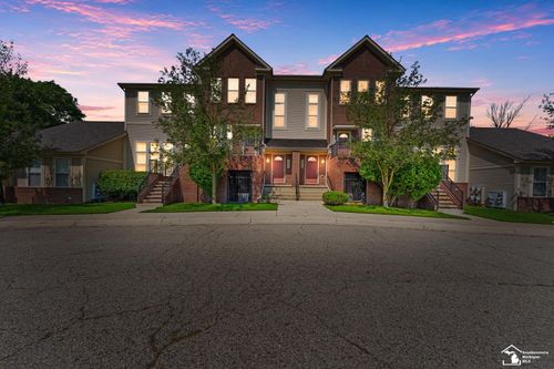 1346 Hillcrest Dr, Waterford, MI, 48327-4805 | Card Image
