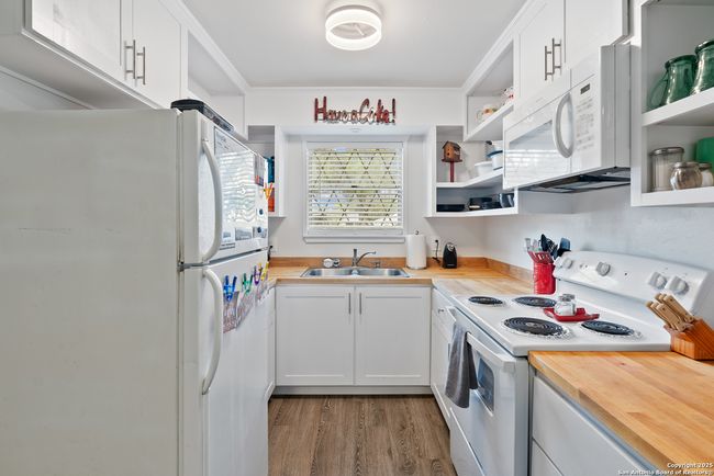 1204 Fannin St, House other with 2 bedrooms, 1 bathrooms and null parking in George West TX | Image 8