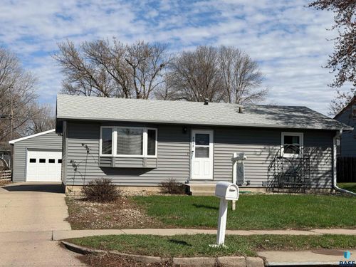 3712 S Hawthorne Ave, Sioux Falls, SD, 57105-6219 | Card Image