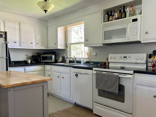 46 - 44-46 Oak St, Home with 0 bedrooms, 2 bathrooms and null parking in White River Junction VT | Image 4