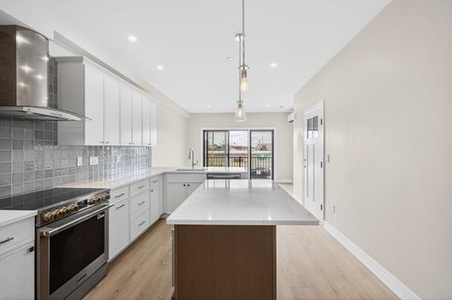 1-16 N End Blvd, Salisbury, MA, 01952-2203 | Card Image