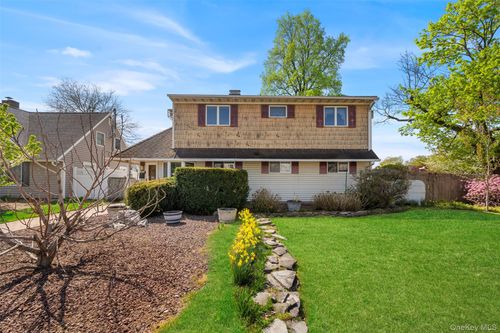 2 Bent Ln, Levittown, NY, 11756-3006 | Card Image