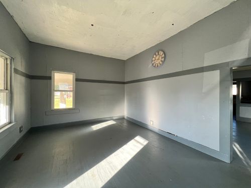 112-110-112 N Broad St, Mooreland, IN, 47360 | Card Image