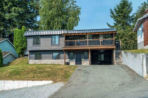 8261 Dogwood St, Mission, BC, V2V3R7 | Card Image