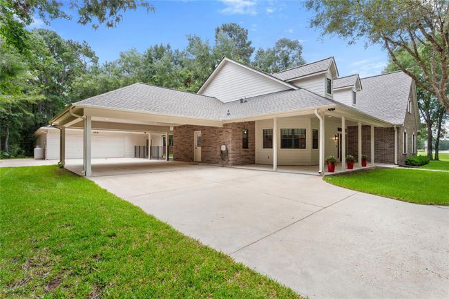 Porte cachere/Carport is 558 sq ft. | Image 7