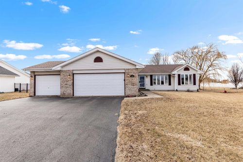 182 Autumnwood Ln, DAVIS JUNCTION, IL, 61020-9425 | Card Image