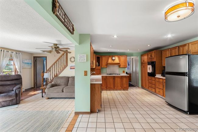 8856 Kingsley Drive, Home with 3 bedrooms, 3 bathrooms and null parking in Cambridge Twp MI | Image 8