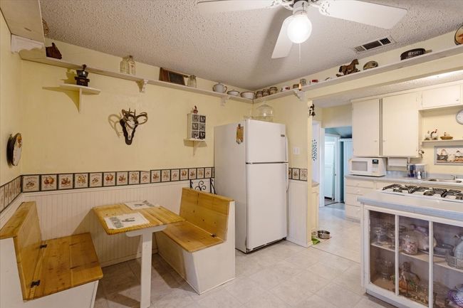 Breakfast nook with built-in dinette. | Image 14