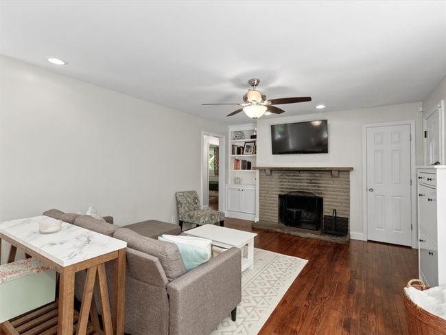 5070 University Blvd, House other with 3 bedrooms, 2 bathrooms and 6 parking in Coraopolis PA | Image 9
