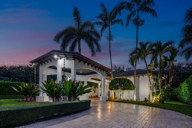 5837 Sw 102 Nd St, House other with 6 bedrooms, 6 bathrooms and null parking in Pinecrest FL | Image 41