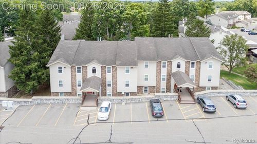 49-5060 Harbor Oak Dr, Waterford, MI, 48329-1773 | Card Image