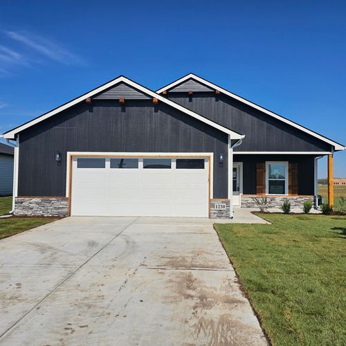 1230 E Northridge St, Valley Center, KS, 67147-4739 | Card Image