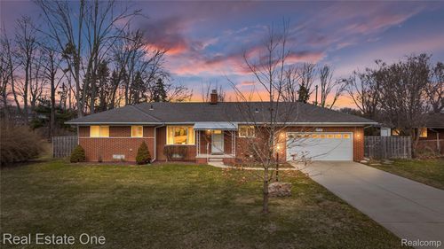 22761 Stair Dr, Clinton Township, MI, 48036-2746 | Card Image