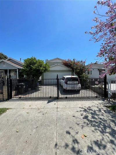 E 113th Street, House other with 3 bedrooms, 2 bathrooms and 2 parking in Los Angeles CA | Image 1