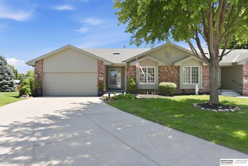 15607 Edna Cir, Omaha, NE, 68136-1047 | Card Image