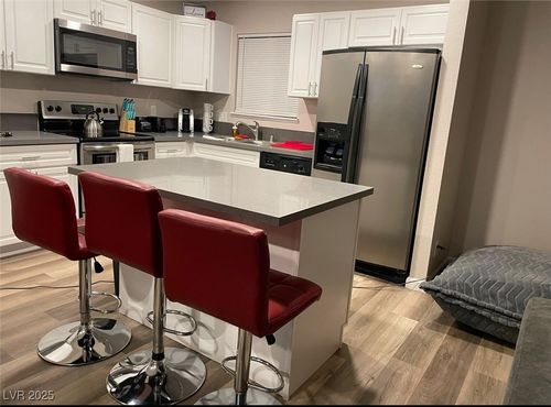 6401 Evergreen Ave, Las Vegas, NV, 89107-3454 | Card Image