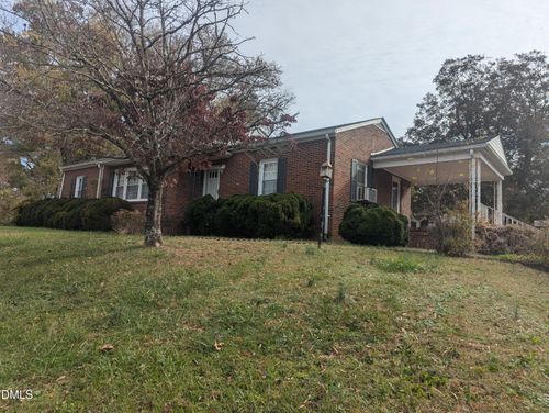 821 W Sycamore St, Chase City, VA, 23924-1833 | Card Image