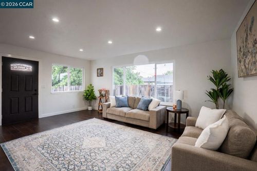 58 Solano Ave, Bay Point, CA, 94565-1618 | Card Image