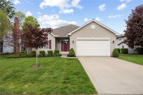 107 Loyola Dr, Elyria, OH, 44035-1573 | Card Image