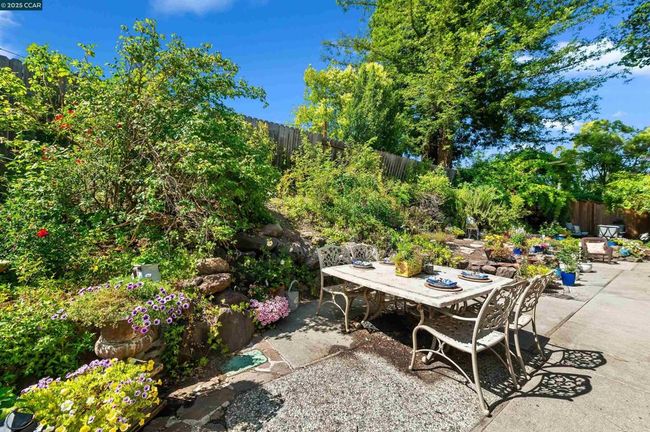 Back Patio & Garden | Image 32
