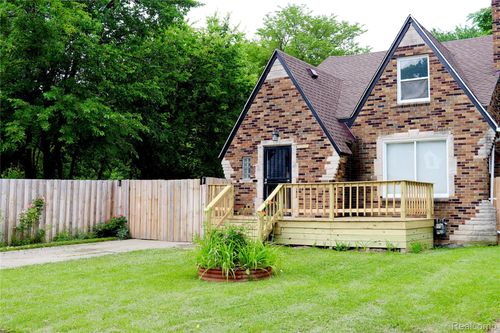 12280 Wade St, Detroit, MI, 48213-1722 | Card Image