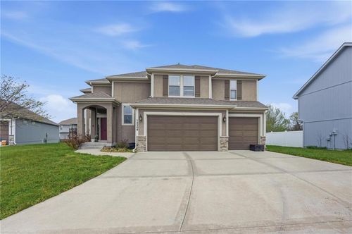 12306 S Burr Oak Cir, Peculiar, MO, 64078-2584 | Card Image