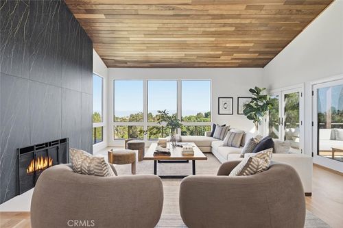 5204 Middlecrest Rd, Rancho Palos Verdes, CA, 90275-5031 | Card Image