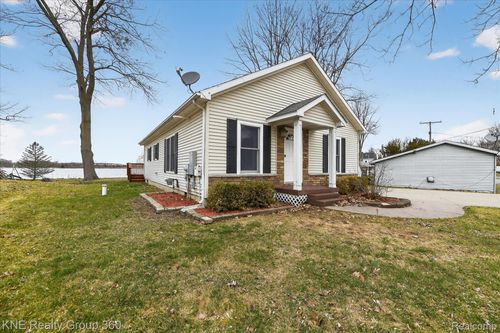 1525 Shoreline Dr, Hartland, MI, 48353-3332 | Card Image