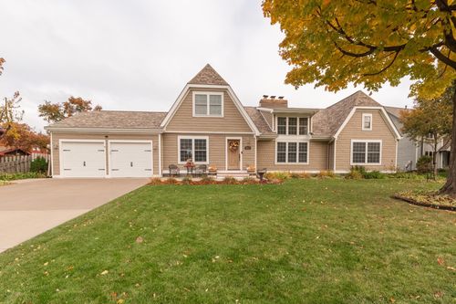 955 Brooks Ct, Maplewood, MN, 55109-1951 | Card Image
