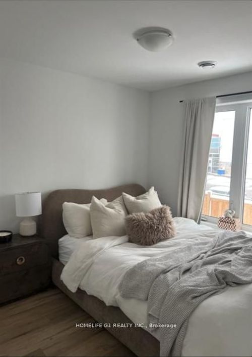 10-4263 Fourth Ave, Niagara Falls, ON, L2E0C2 | Card Image