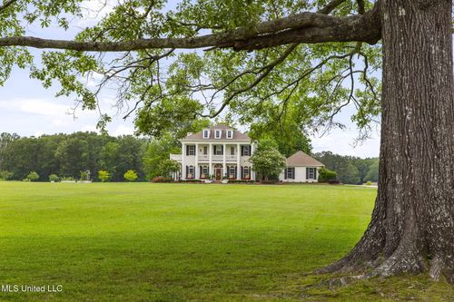 1053 Woodbridge Dr, Brandon, MS, 39047-7058 | Card Image