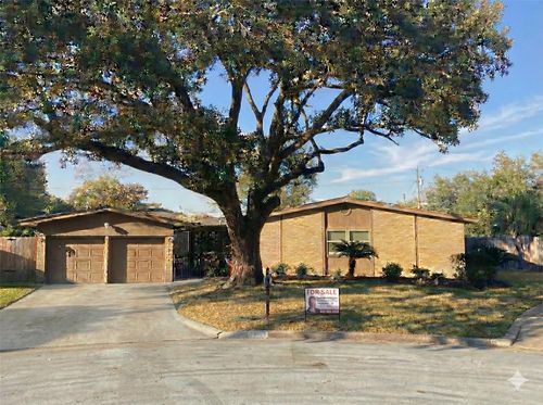 915 Merriman Ct, Friendswood, TX, 77546-2104 | Card Image