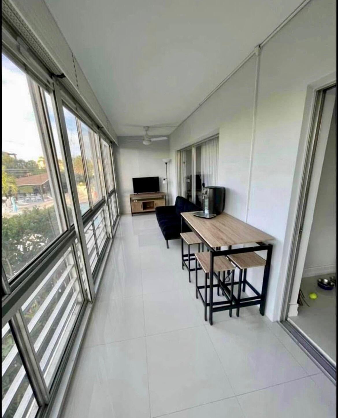 Residential Lease in Lantana 3