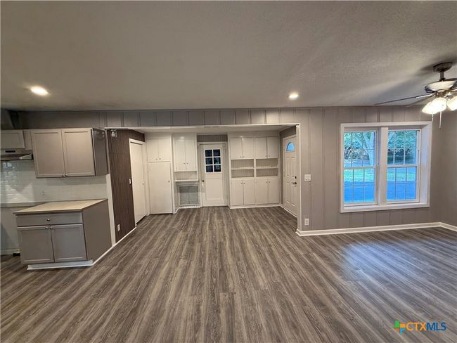 302 Smith St, House other with 3 bedrooms, 2 bathrooms and null parking in Gonzales TX | Image 7