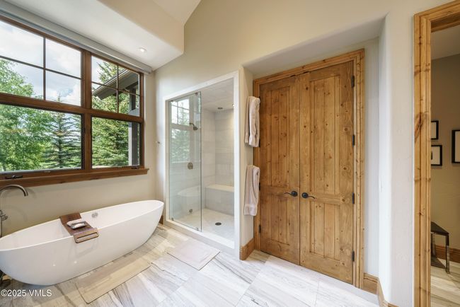 Modern Stand Alone Victoria & Albert Bathtub | Image 31