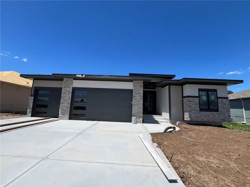 510 Bentwater Dr, Raymore, MO, 64083-8725 | Card Image