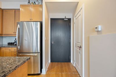 2706 - 18 Yorkville Ave, Condo with 1 bedrooms, 1 bathrooms and null parking in Toronto ON | Image 2