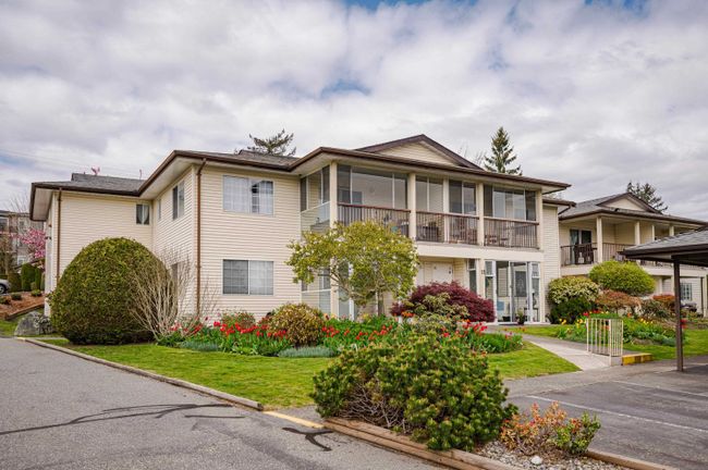 32 - 6467 197 Street, Townhouse with 3 bedrooms, 2 bathrooms and 2 parking in Langley BC | Image 2