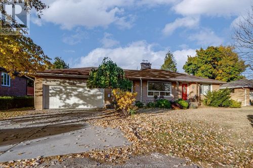 upper-3625 Dougall Ave, Windsor, ON, N9E1T5 | Card Image