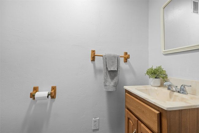 Powder room​​‌​​​​‌​​‌‌​‌‌​​​‌‌​​‌‌​‌​​​​​‌ upstairs | Image 33