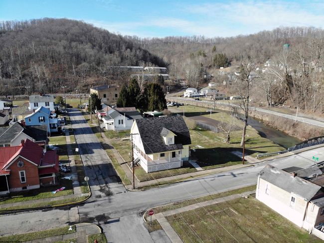 213 Park Dr, House other with 4 bedrooms, 1 bathrooms and null parking in Mannington WV | Image 6