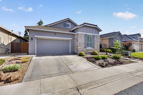 4520 Crown Bench Cir, Elk Grove, CA, 95757-4604 | Card Image